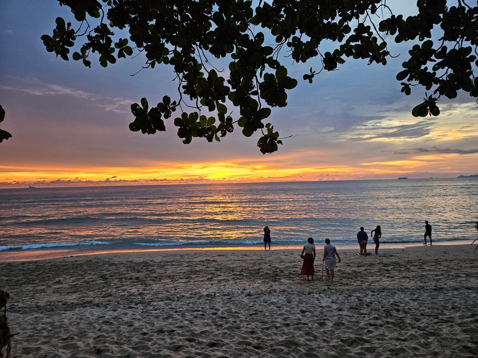 Lanta Riviera Resort - Sha Extra Plus Ko Lanta Buitenkant foto